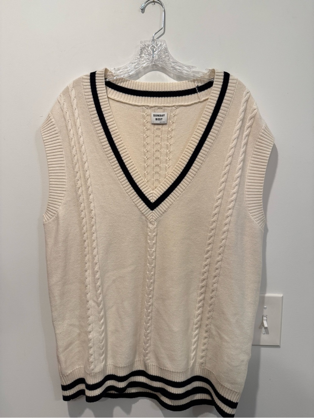 Aritzia Sunday Best Winston Sweater Vest Cable-Knit V-neck Merino Wool Sz L